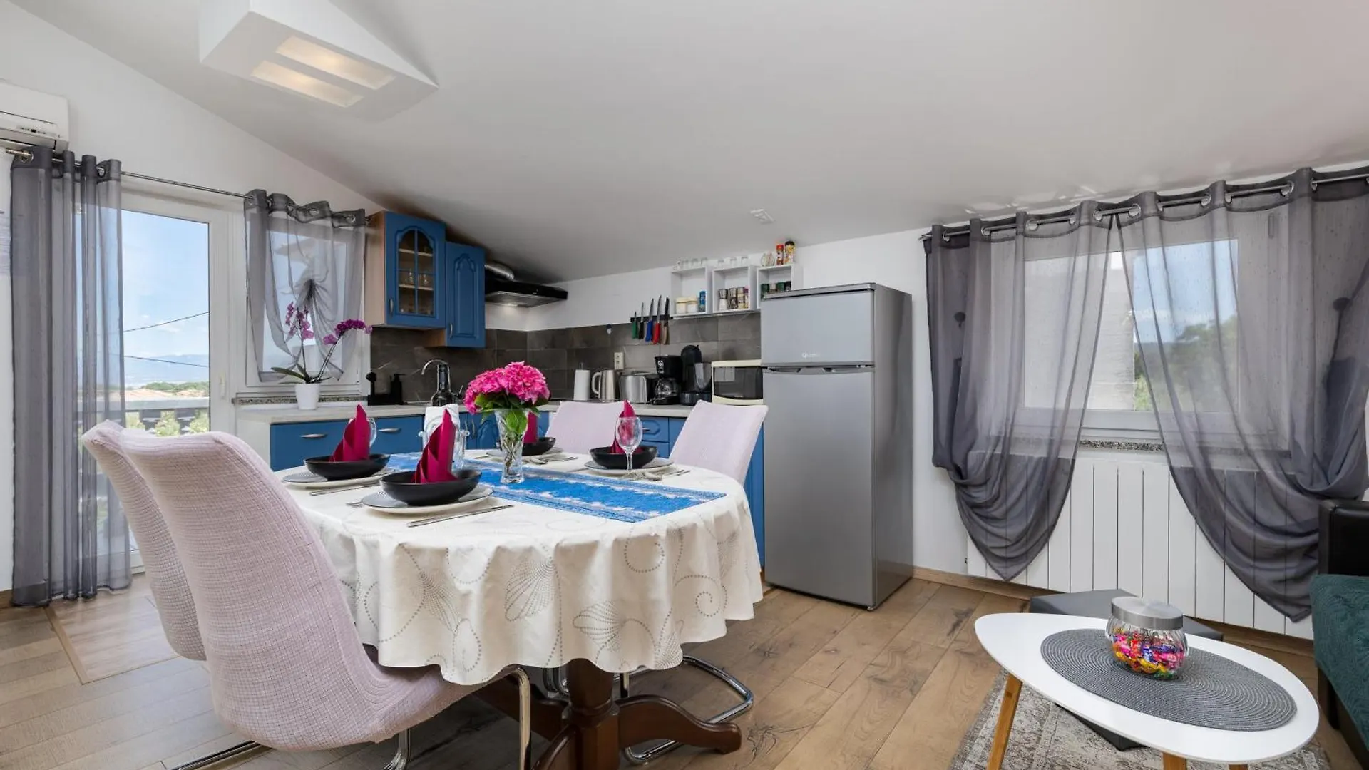 Apartman Luni Sa Bazenom - Malinska, Sveti Anton